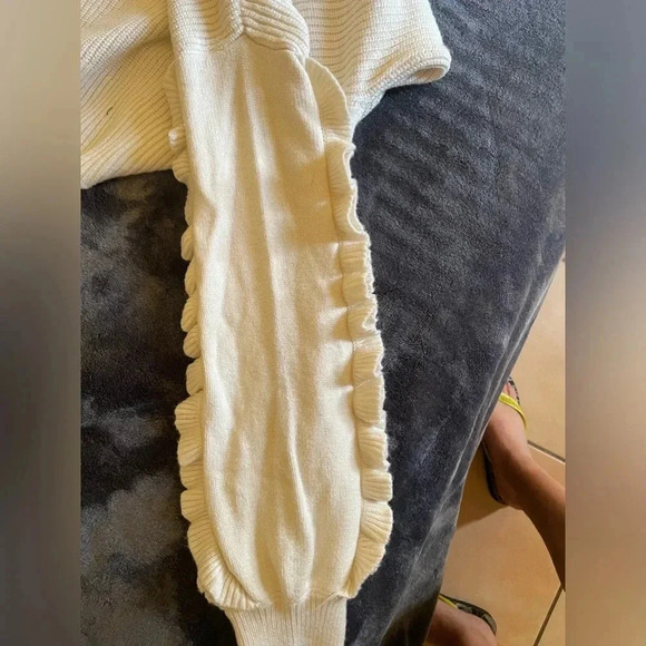 Express Sweater with Ruffles on the Side. - Picture 3 of 5
